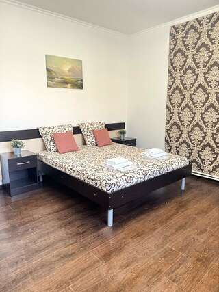 Гостиница Дивный Дивноморское Семейный улучшенный 2+2 с диваном (без вида из окна)-2