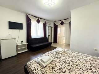 Гостиница Дивный Дивноморское Семейный улучшенный 2+2 с диваном (без вида из окна)-3