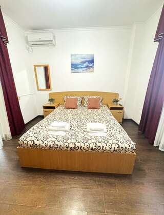 Гостиница Дивный Дивноморское Двухместный номер стандарт с двуспальной кроватью, без вида из окна-3