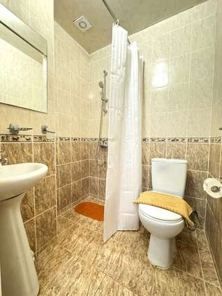 Гостиница Дивный Дивноморское Двухместный номер стандарт с двуспальной кроватью, без вида из окна-6