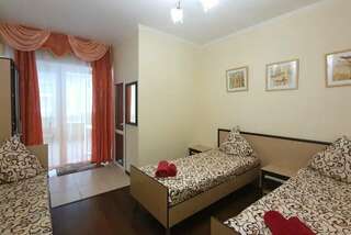 Гостиница Дивный Дивноморское Трехместный стандарт с раздельными кроватями (без окна)-4