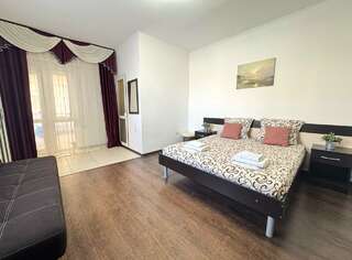 Гостиница Дивный Дивноморское Семейный улучшенный 2+2 с диваном (без вида из окна)-5