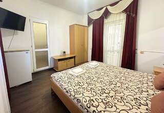 Гостиница Дивный Дивноморское Двухместный номер стандарт с двуспальной кроватью, без вида из окна-4