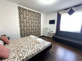 Гостиница Дивный Дивноморское Семейный улучшенный 2+2 с диваном (без вида из окна)-6